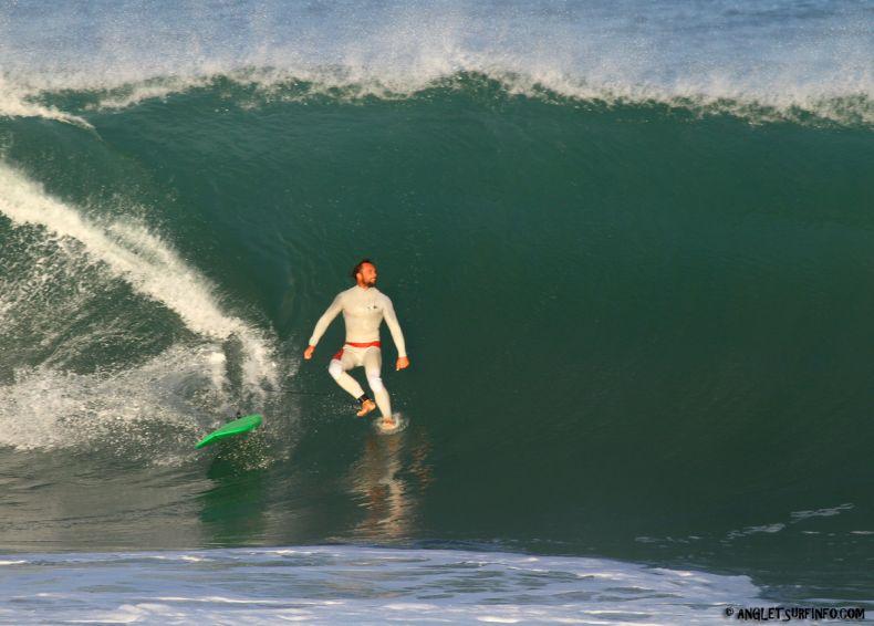 surfeur vague Anglet